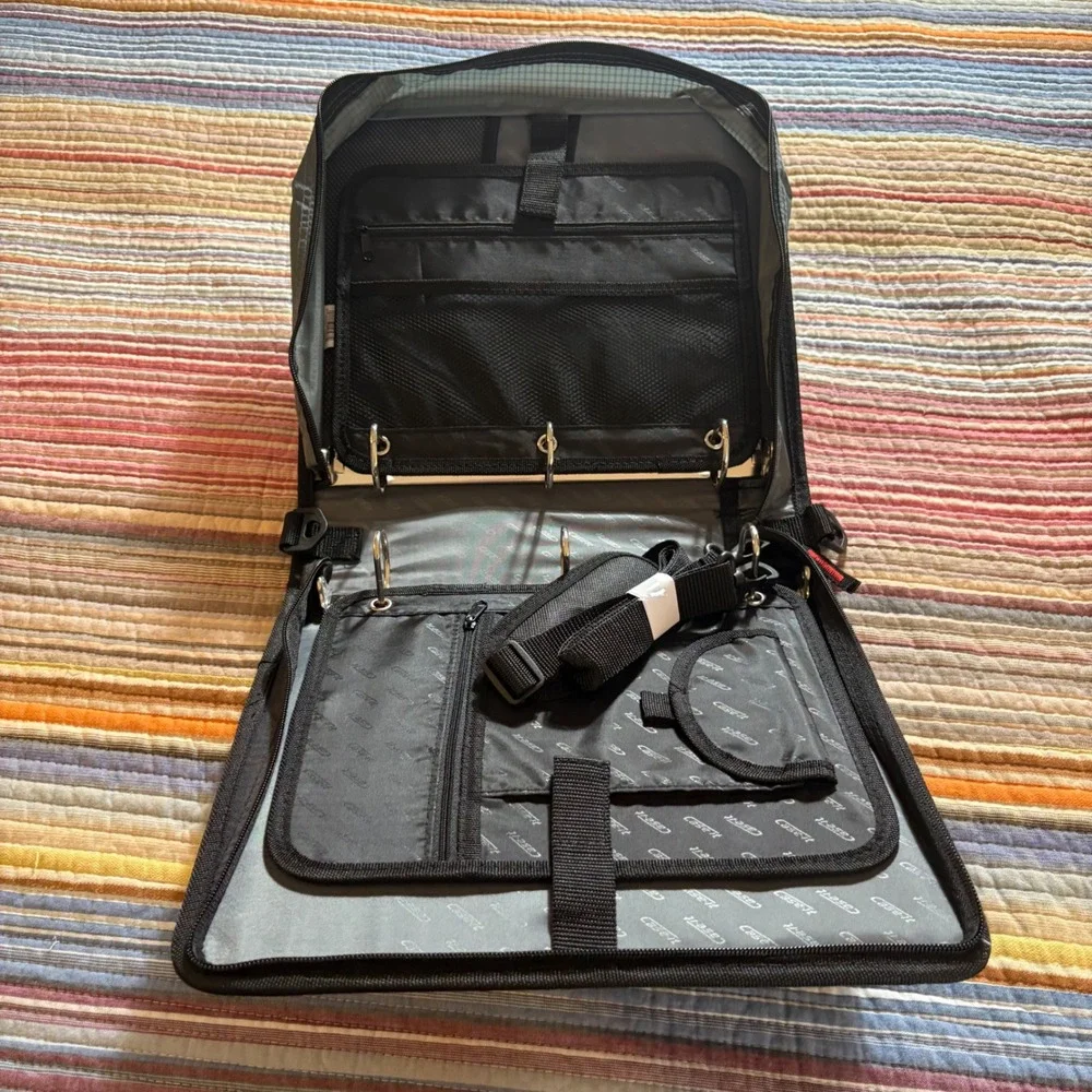 Case-it Zipper Binder Unisex OS Black Red Excellent 3-Ring Laptop Sleeve Strap